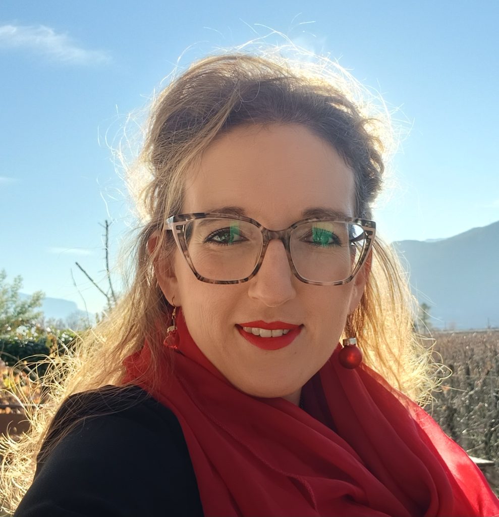 Dieses Bild hat ein leeres Alt-Attribut. Der Dateiname ist Sartori-Silvia_foto-989x1024.jpg